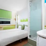 Ibis Budget West Station 호텔 *