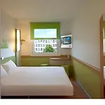 Ibis Budget West Station 호텔 *