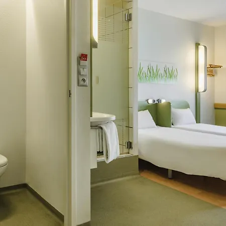 Otel Ibis Budget West Station *