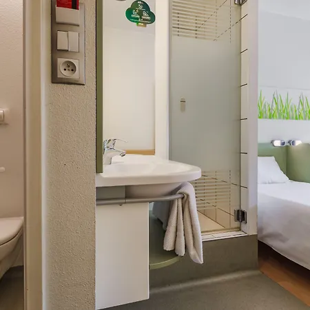 Ibis Budget West Station