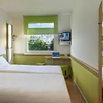 Ibis Budget West Station Отель *