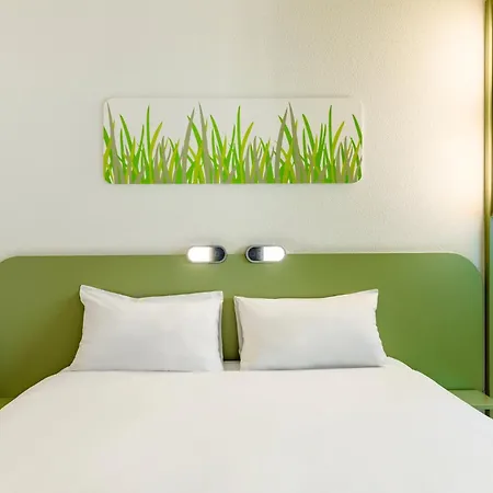 Ibis Budget West Station Hotel *