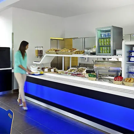 Ibis Budget West Station * Varsovia