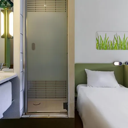 Ibis Budget West Station