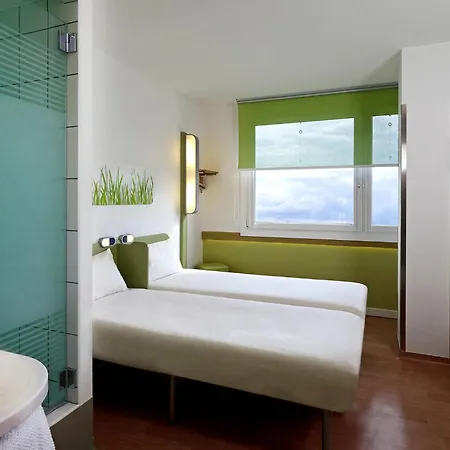 Ibis Budget West Station Hotel