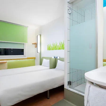 Ibis Budget West Station Hotell *
