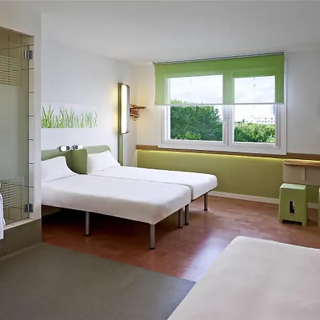 Ibis Budget West Station Hotell *