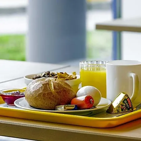 Ibis Budget West Station Hotell
