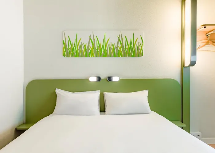 Ibis Budget West Station Hotel *