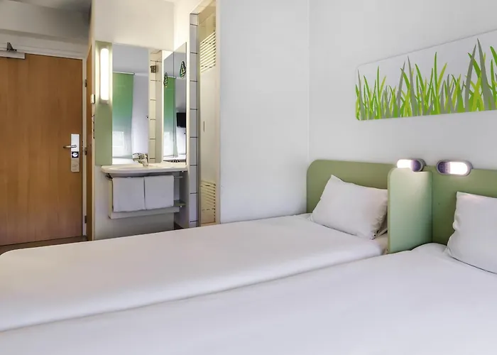 Ibis Budget West Station Hotel *