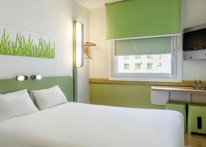 Ibis Budget West Station Hotel *