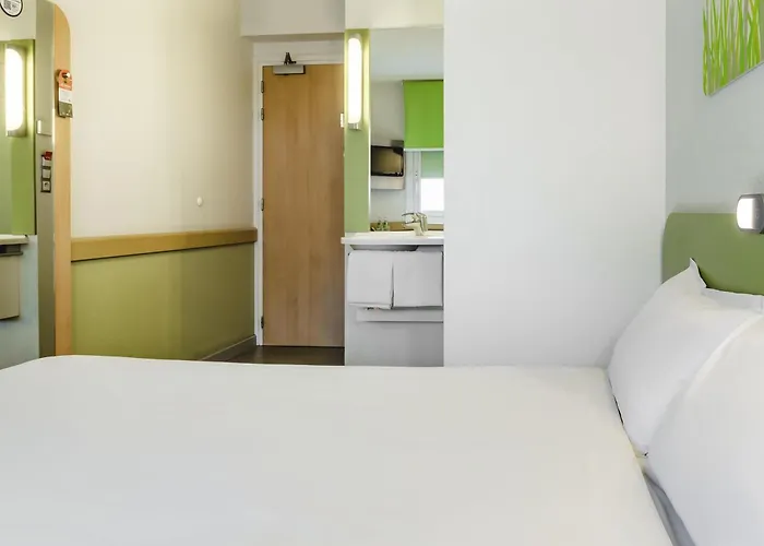 Ibis Budget West Station Hotel *