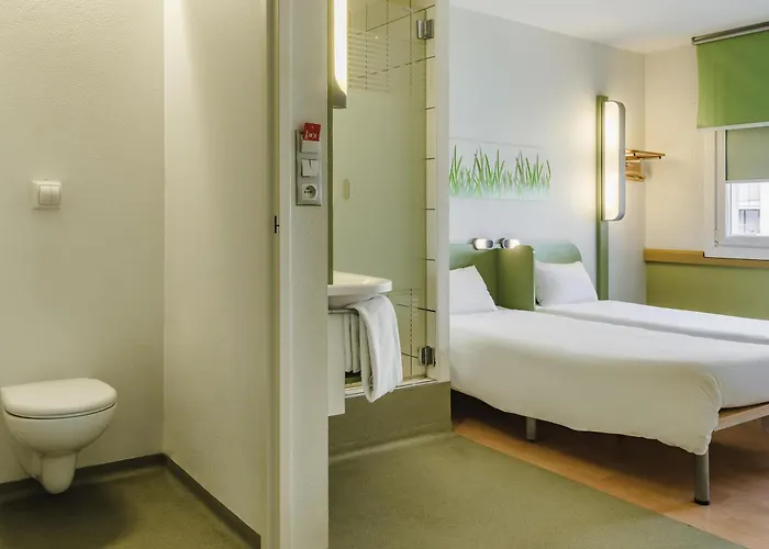 Hotel Ibis Budget West Station *