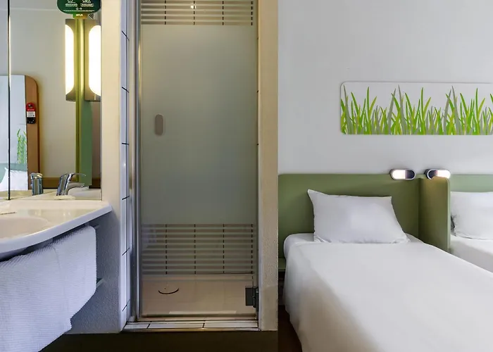 Ibis Budget West Station *