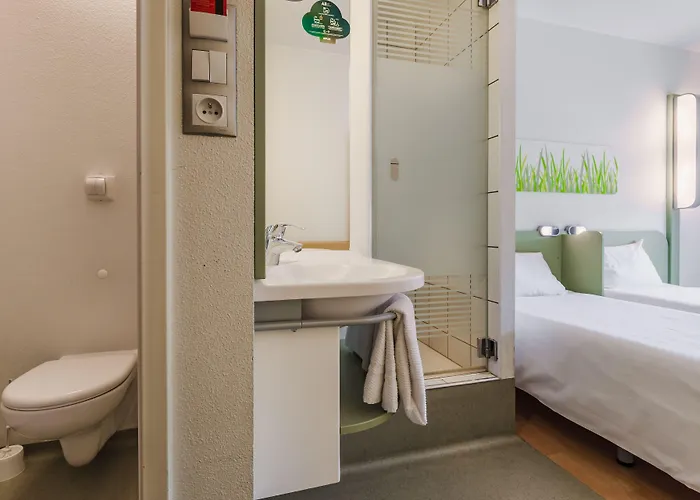 Ibis Budget West Station