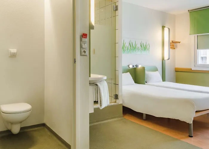 Ibis Budget West Station Hotel *