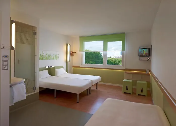 Ibis Budget West Station